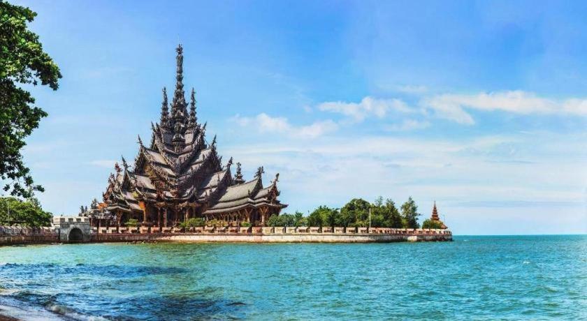 The Green View Pattaya Exterior photo